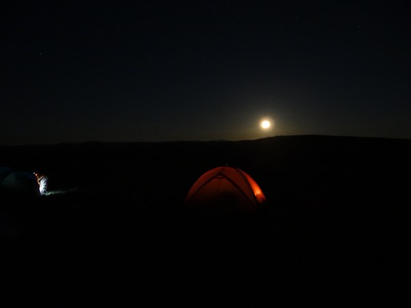 Лагерь под луной