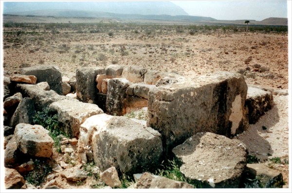 Разграбленный древний могильник