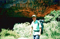 Возле входа в пещеру Giniba-пещера Giniba