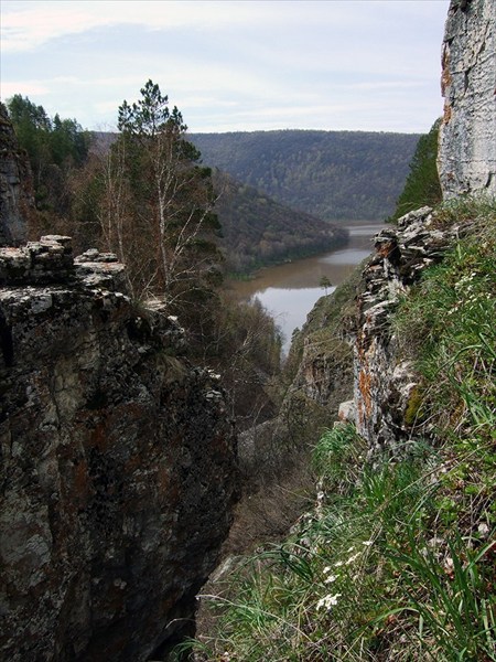 Вид из Ущелья "Драконов" на реку Белая