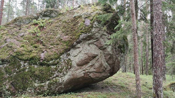 Очередной гигантский валун