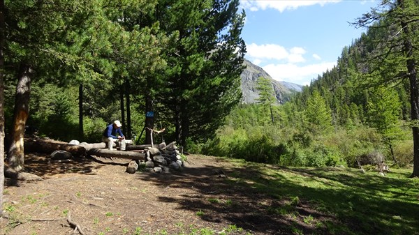 "Где-то по карте должен быть мостик."