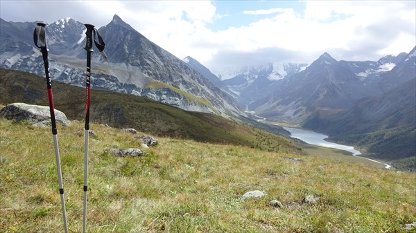 Исток реки Аккем и Аккемское озеро.