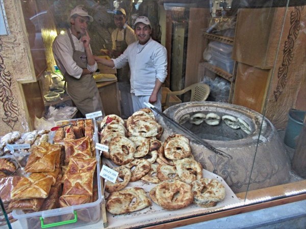 Поехали в ереван. Пекарня в Армении. Пекарня в Ереване. Гнтуник в Армении. Булочные в Ереване.