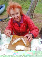Разделываю белый грибок.