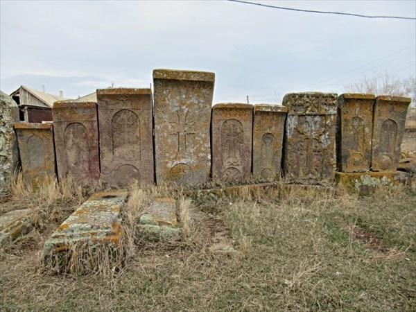 Кладбище с хачкарами.