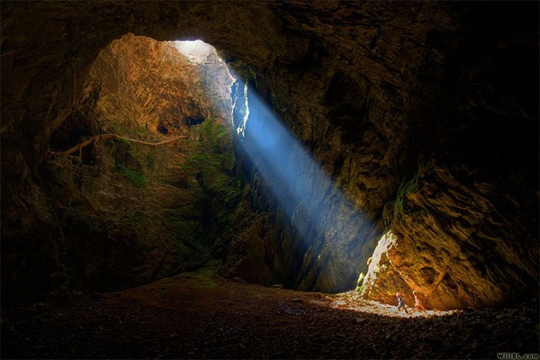 http://www.marshruty.ru/PhotoFiles/f/a/7/c/fa7c9c68ed2447a6bbfb3580377a4323/large/Gouffre%20du%20Friouato.jpg